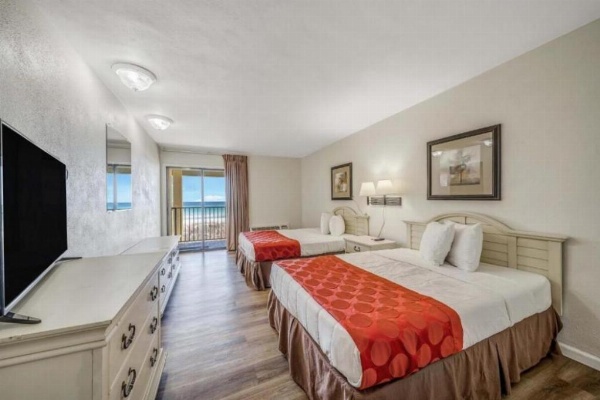Ramada by Wyndham Panama City Beach / Beachfront image 13